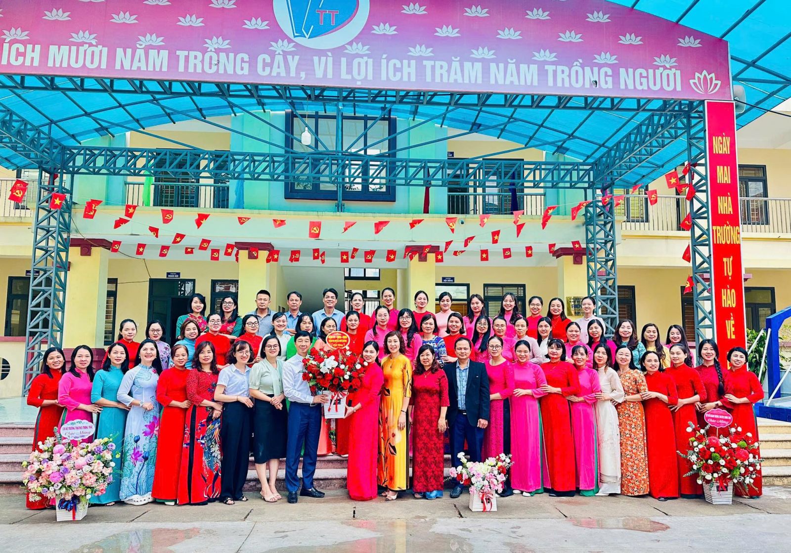 HỘI NGHỊ CÔNG BỐ QUYẾT ĐỊNH ĐIỀU ĐỘNG, BỔ NHIỆM PHÓ HIỆU TRƯỞNG TRƯỜNG TH&THCS TRƯNG TRẮC